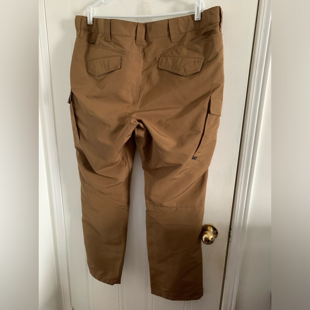 LIKE NEW 5.11 Tactical Connor Cargo Tactical Utility Pants Battle Brown Size 42 - Picture 6 of 9